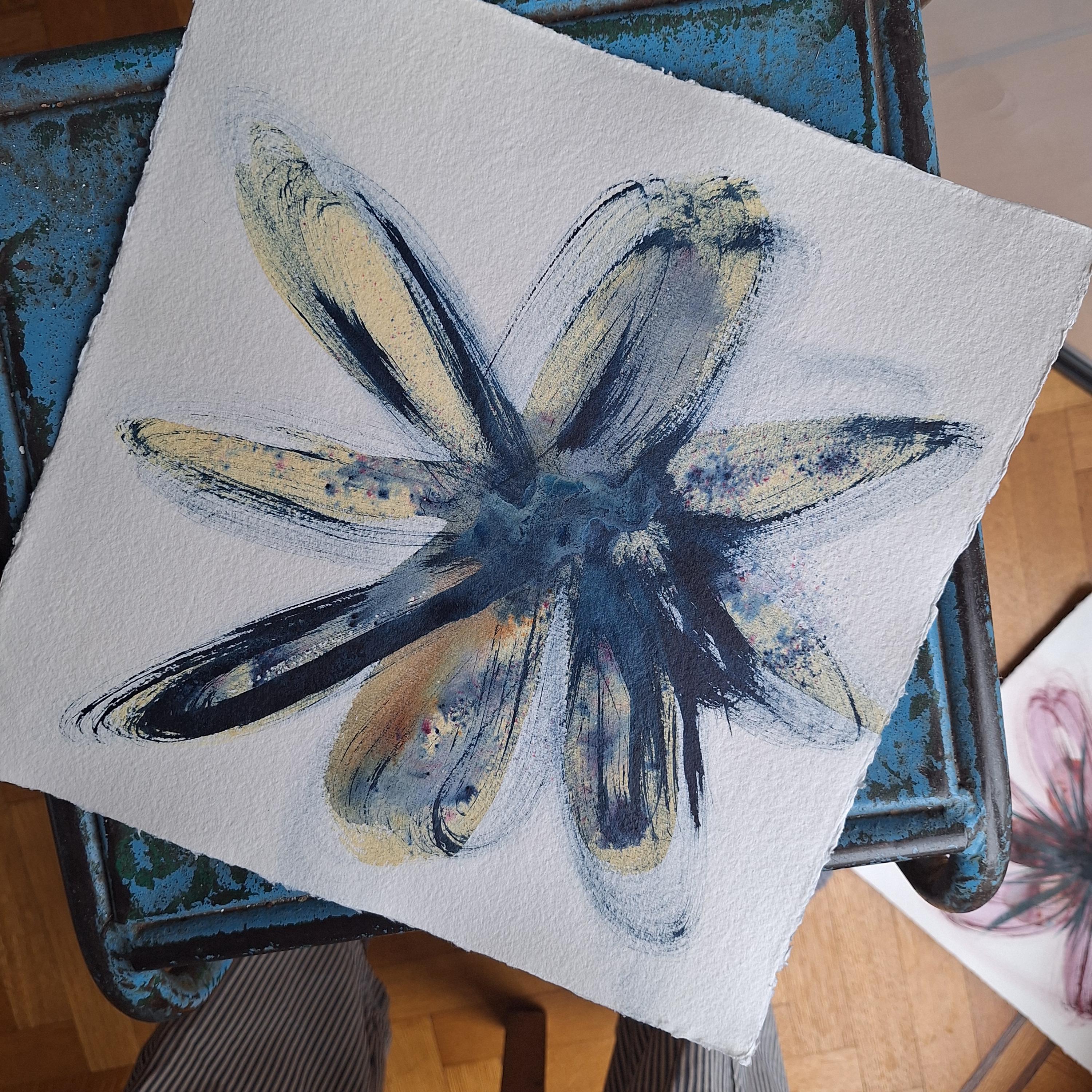 Rire de pétales #6 - bleu, doré et beige